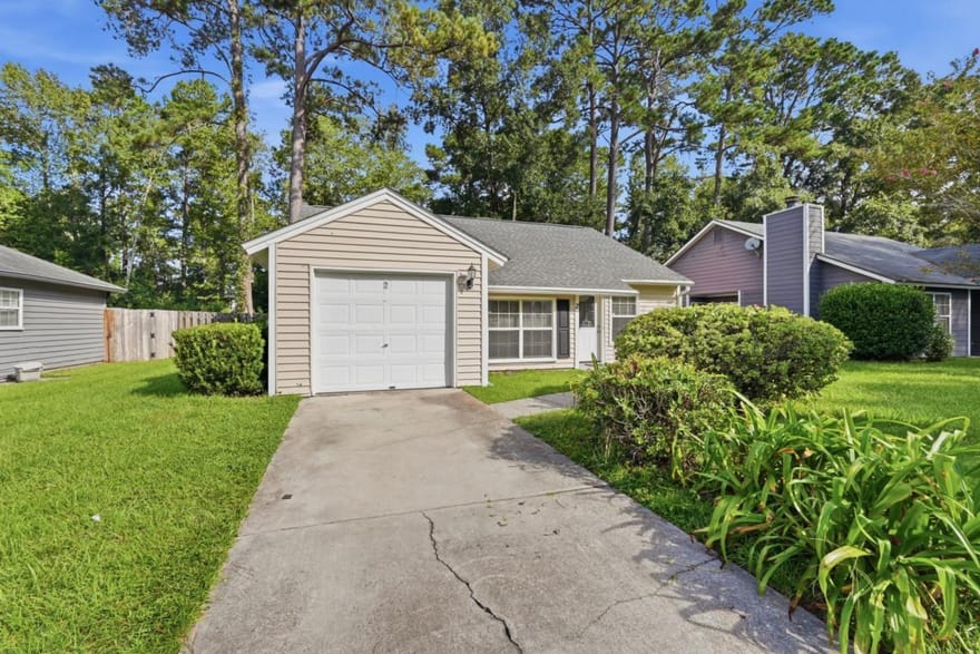2 E White Hawthorne Drive, Savannah, Georgia
