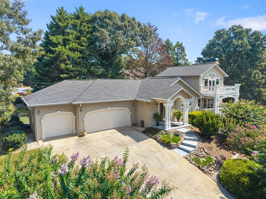 9220 Mainsail Drive, Gainesville, Georgia