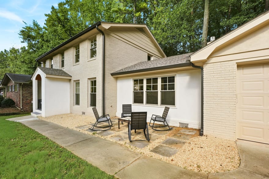 2433 Helmsdale Drive NE, Atlanta, Georgia