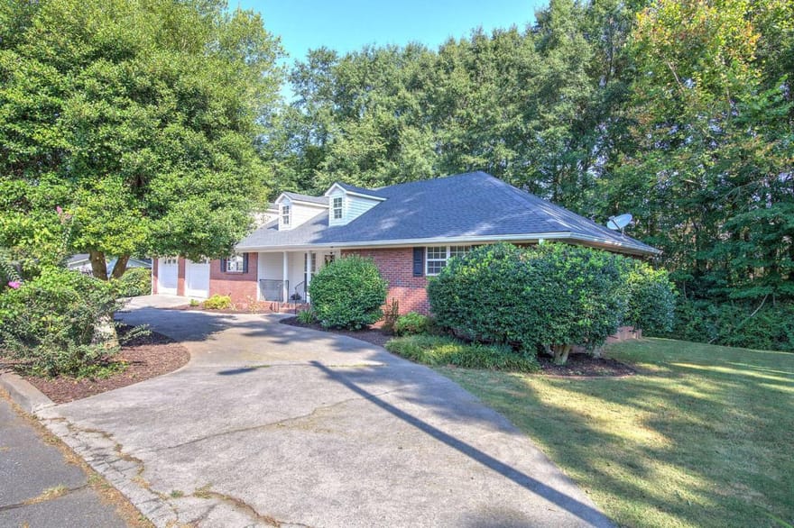 9 1/2 Greenbriar Avenue, Cartersville, Georgia