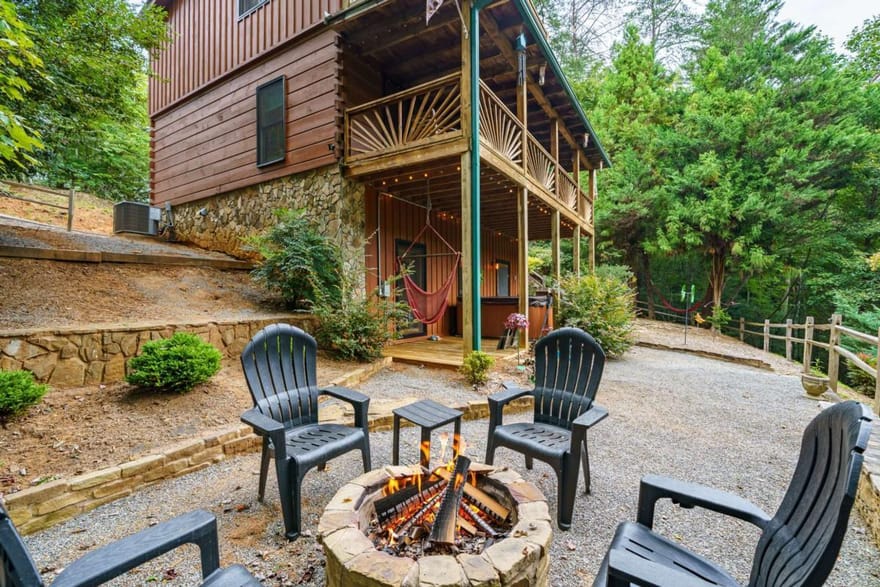 405 Donna Lee Lane, Mineral Bluff, Georgia