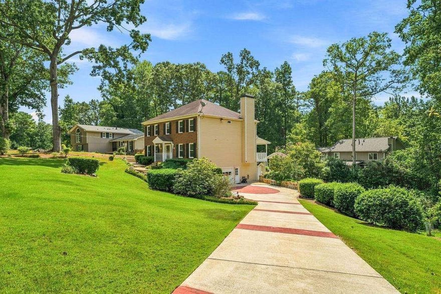 4585 Hunting Hound Lane, Marietta, Georgia