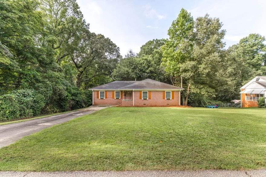 460 Sunset Circle, Forsyth, Georgia