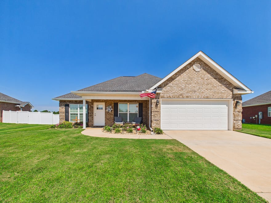 425 Lamplight Drive, Byron, Georgia