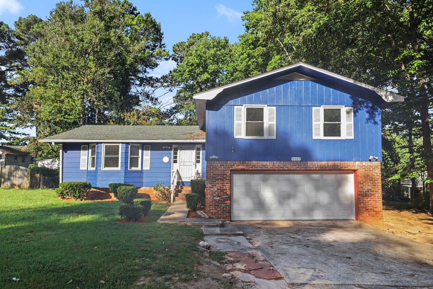 8121 Woodcliff Trail, Riverdale, Georgia