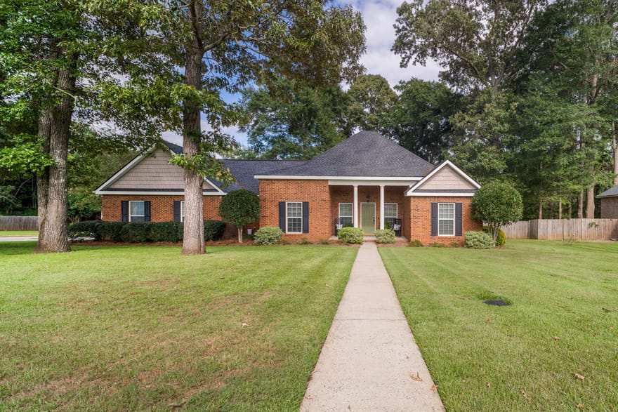301 Hunts Landing Drive, Kathleen, Georgia