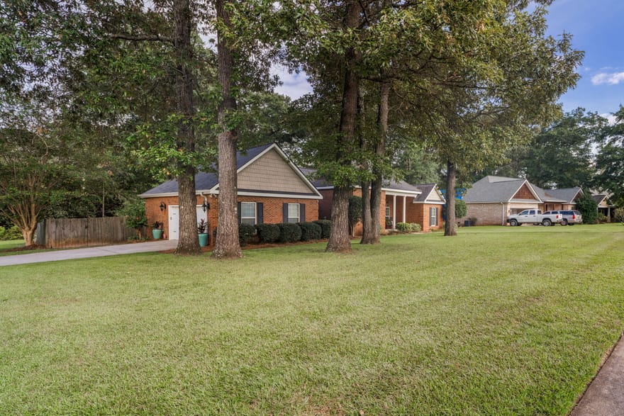 301 Hunts Landing Drive, Kathleen, Georgia