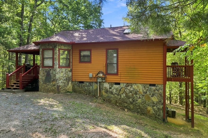 219 Nantahala Drive, Blue Ridge, Georgia