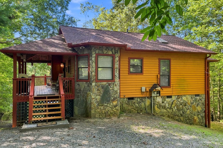 219 Nantahala Drive, Blue Ridge, Georgia