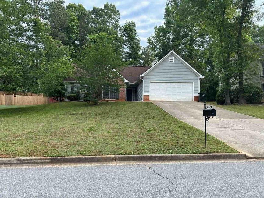 3374 Mosswood Lane, Rex, Georgia