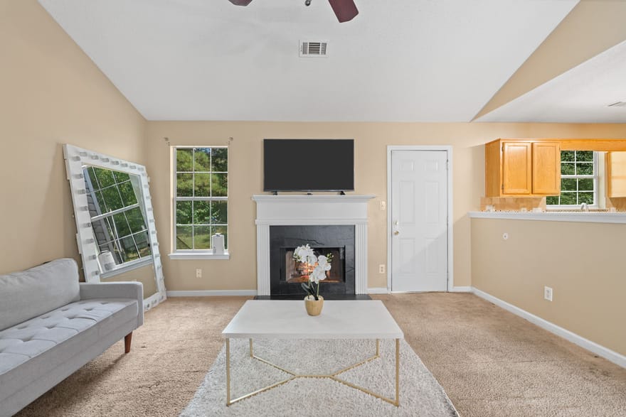 6880 Silver Maple Drive, Rex, Georgia