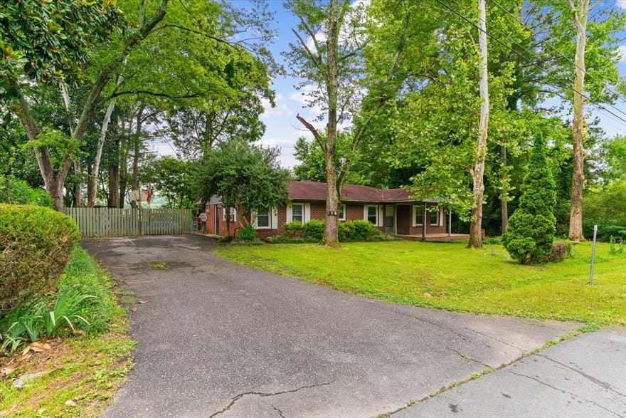 156 NW Parker Road, Calhoun, Georgia