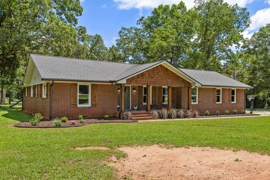 104 E Oak Street, Luthersville, Georgia