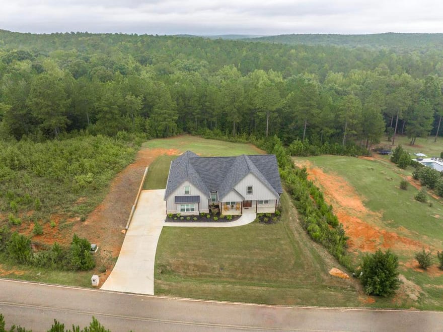 216 Creekside Trail, Forsyth, Georgia