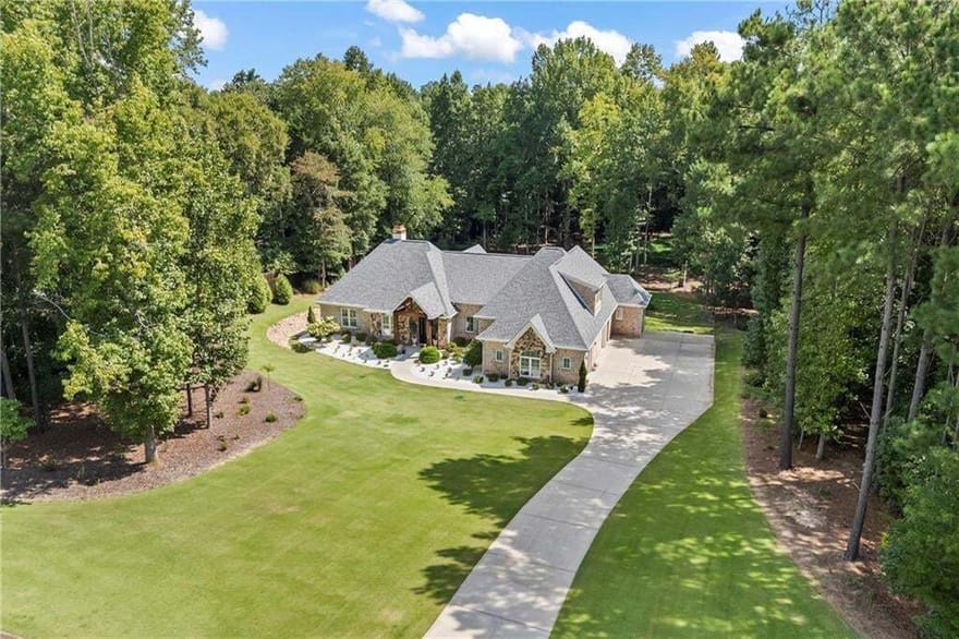 931 Antrim Glen Drive, Hoschton, Georgia