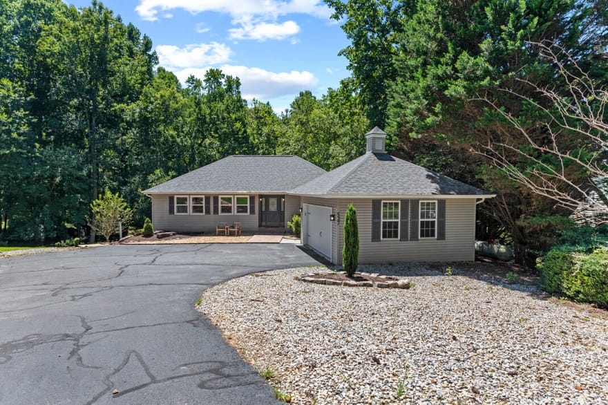 527 Pinebrook Drive, Blairsville, Georgia