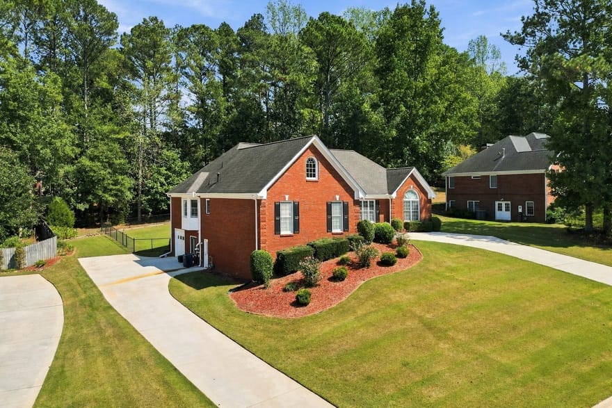 805 Ivy Ridge Drive, Loganville, Georgia