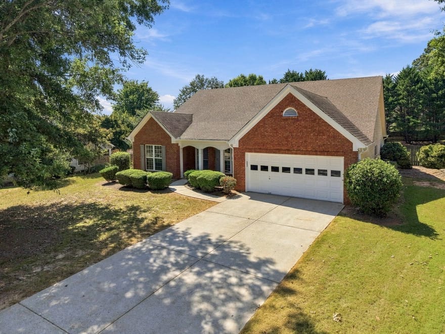 8525 Fieldgrove Court, Gainesville, Georgia