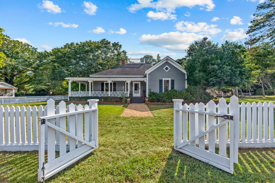 215 East Dixie Highway, Rutledge, Georgia