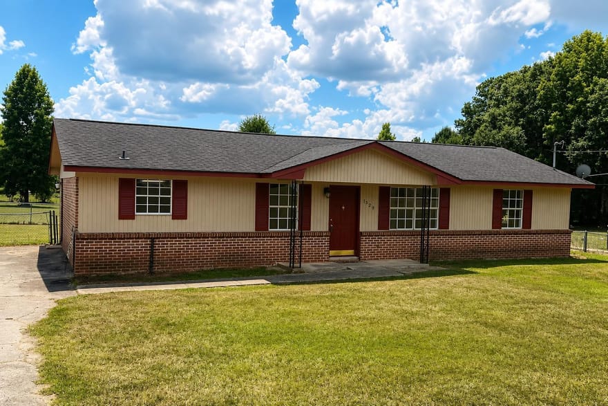 1529 S Davis Road, Lagrange, Georgia