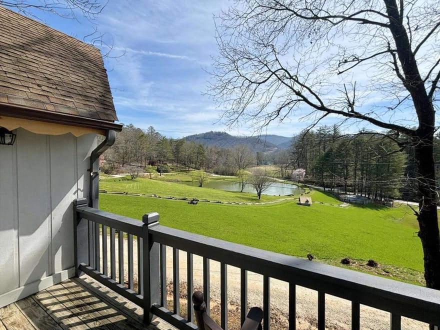 638 Chalet Village Lane, Dillard, Georgia