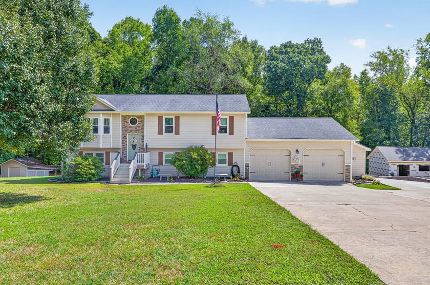 2475 Azalea Drive, Loganville, Georgia