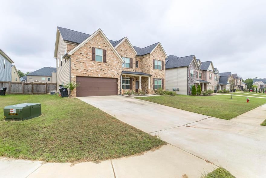 109 Lacey Oak Lane, Bonaire, Georgia