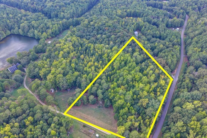 325 Huff Lake Road, Bogart, Georgia