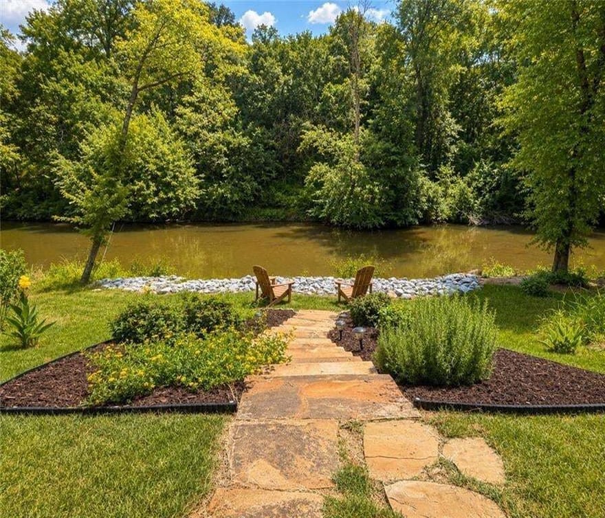 105 Chase Lane, Forsyth, Georgia