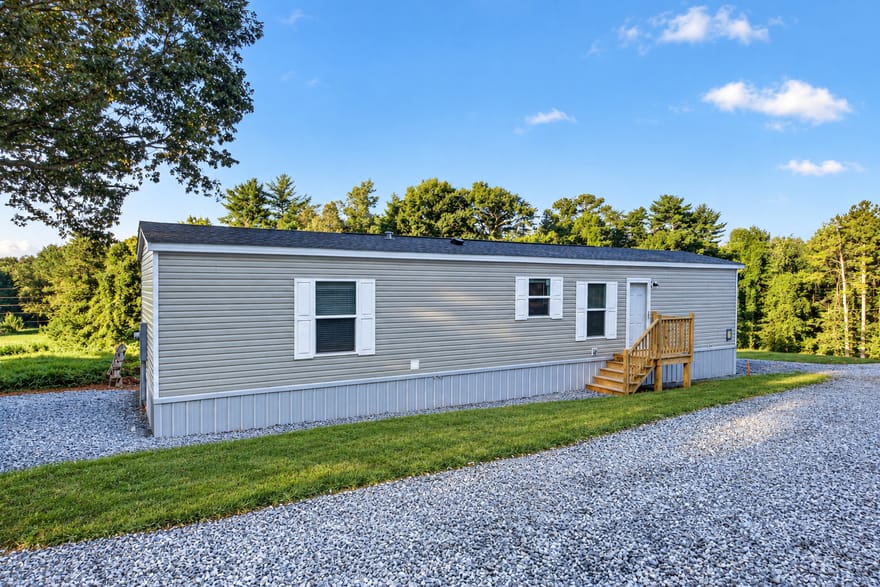 60 Bennys Drive, Cleveland, Georgia