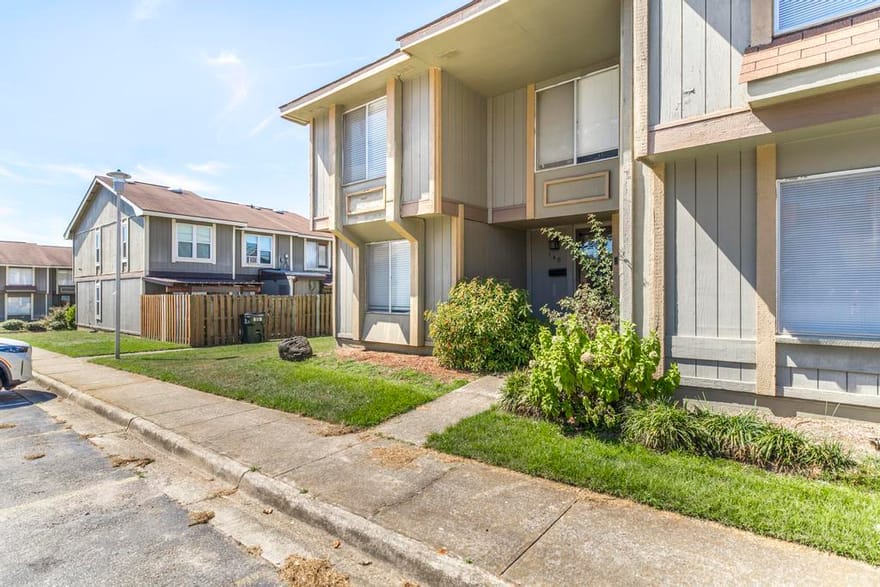 140 Stoneridge Drive, Warner Robins, Georgia