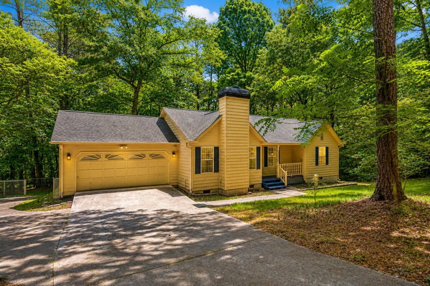 4827 Oakwood Court, Loganville, Georgia