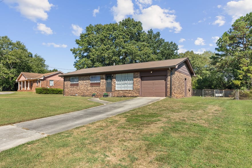 1064 Meadowbrook Lane NW, Conyers, Georgia