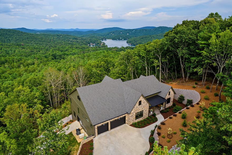1095 Rabun Bluffs Drive, Lakemont, Georgia