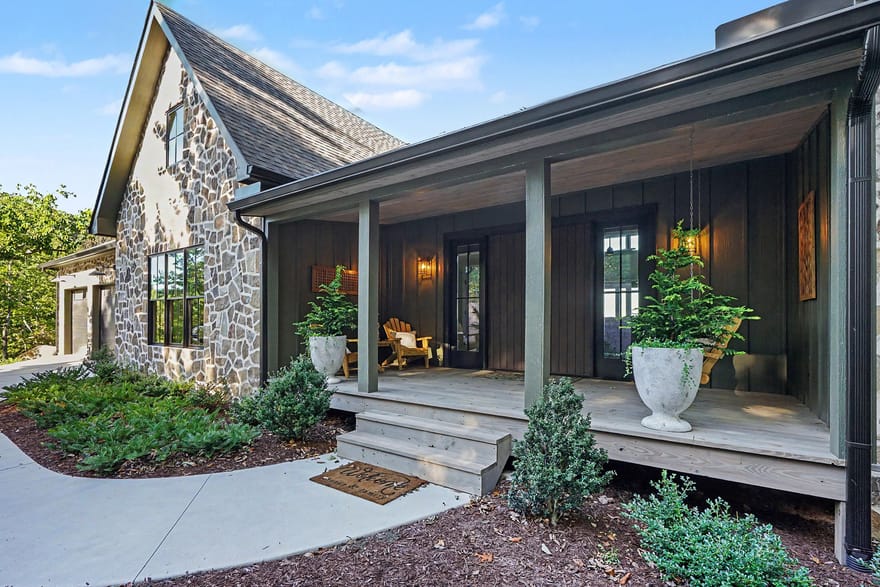1095 Rabun Bluffs Drive, Lakemont, Georgia