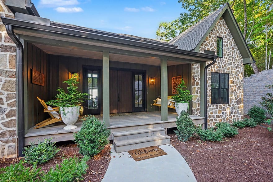 1095 Rabun Bluffs Drive, Lakemont, Georgia