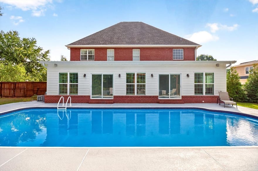 211 White Columns Drive, Kathleen, Georgia