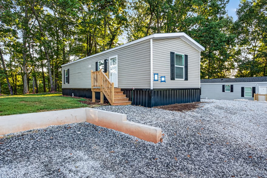 61 Bennys Drive, Cleveland, Georgia