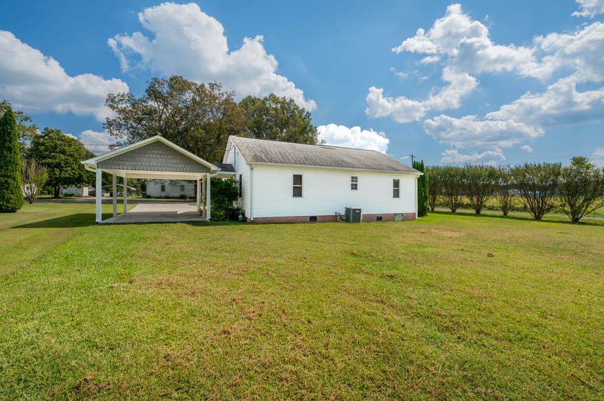 21 Dickeyville Road, Trion, Georgia