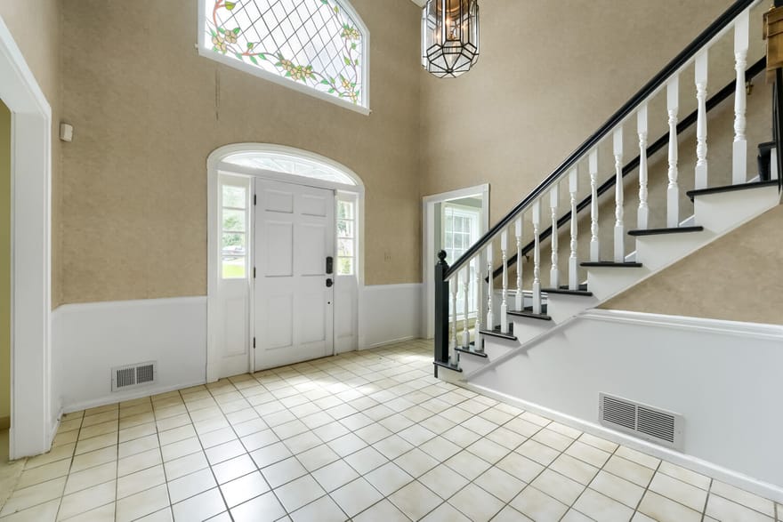 2562 River Knoll Drive SW, Lilburn, Georgia