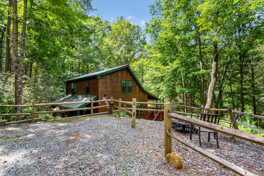 453 Flat Creek Crossing, Blue Ridge, Georgia