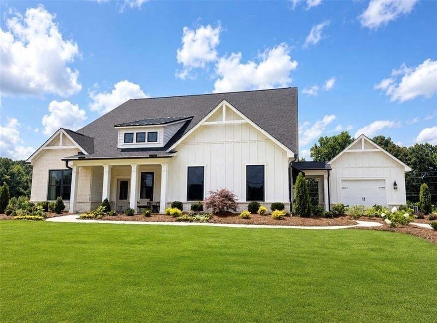8545 Oak Hollow Way, Cumming, Georgia