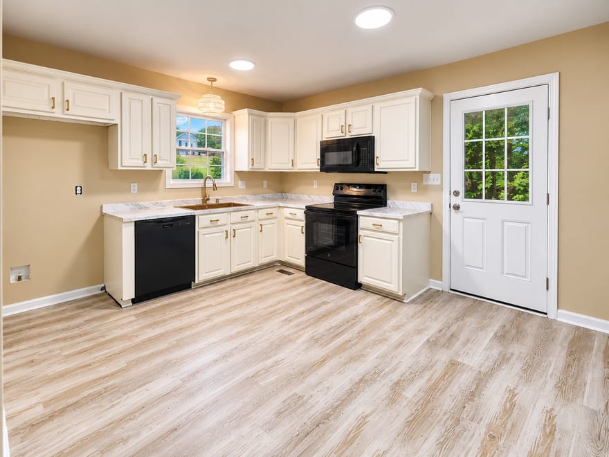 104 Silver Maple Court, Byron, Georgia