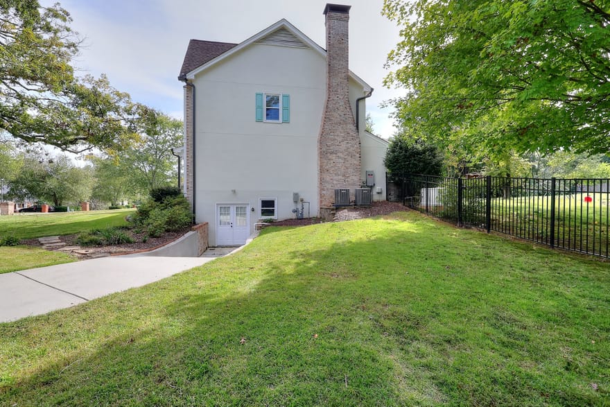 1321 Lakeshore Drive, Snellville, Georgia