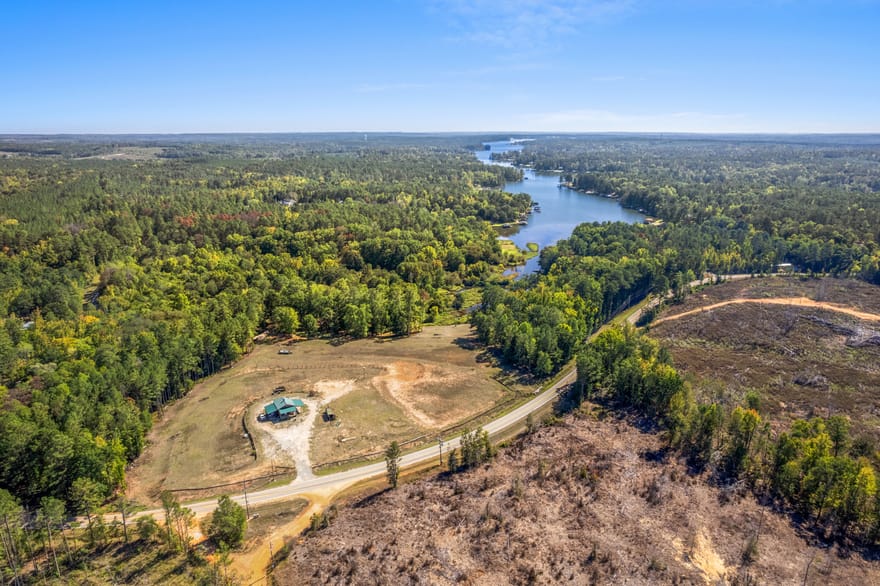 2743 Lake Sinclair Drive, Sparta, Georgia