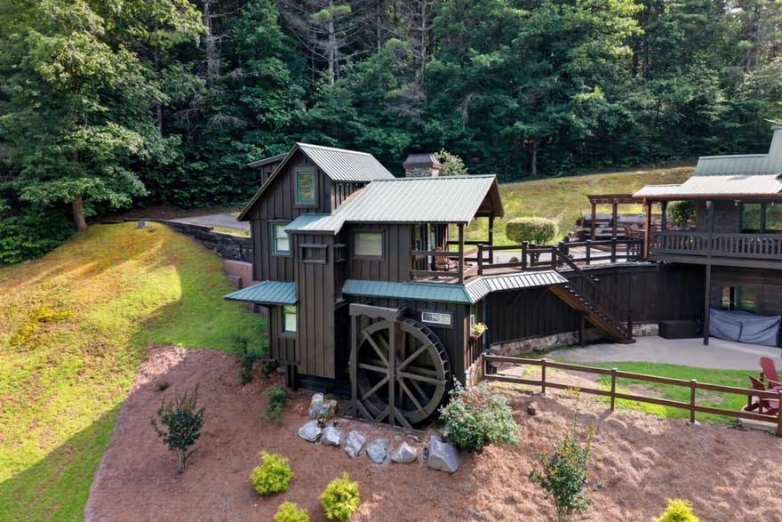 24 Twin Lakes Road, Blue Ridge, Georgia