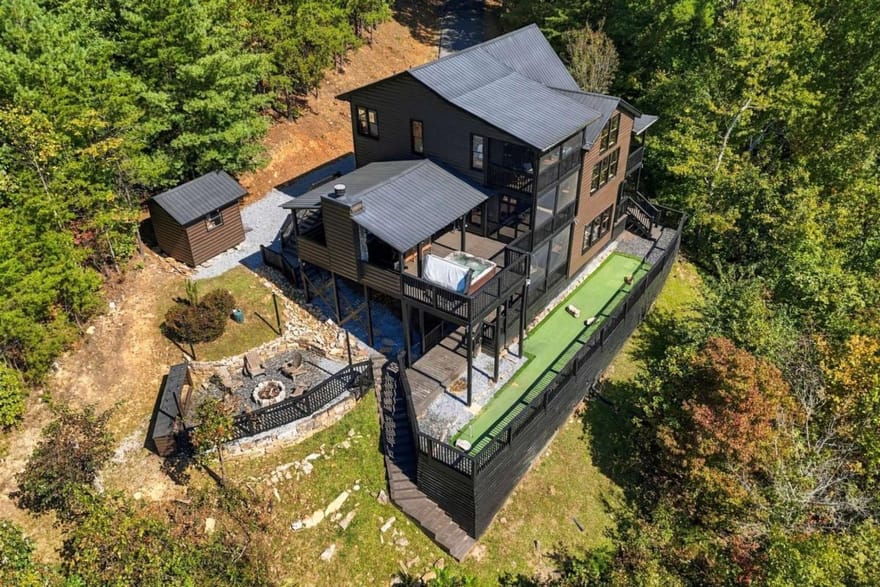 221 Foxfire Road, Blue Ridge, Georgia