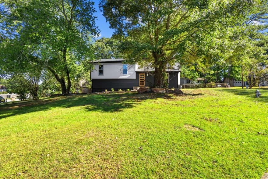 3403 Hidden Lane, Rex, Georgia