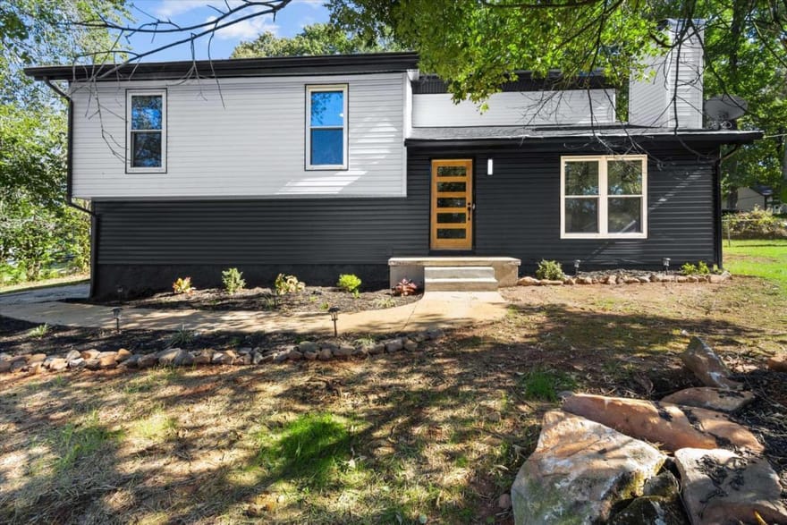 3403 Hidden Lane, Rex, Georgia