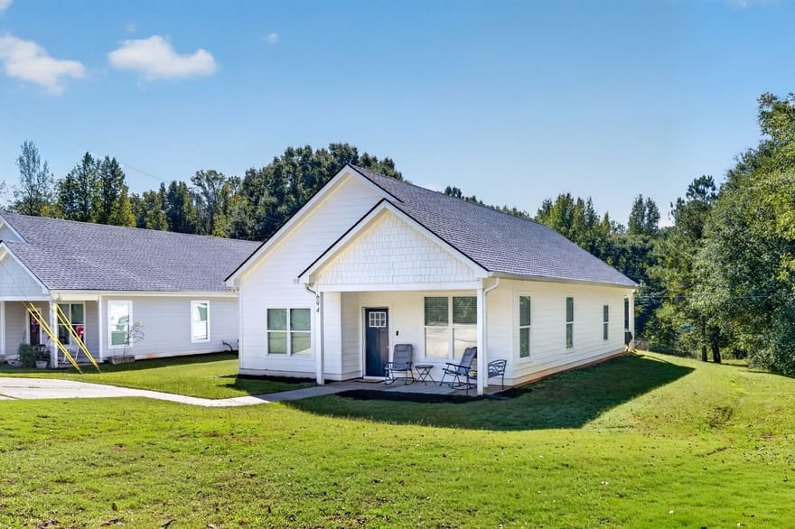 694 Railroad Avenue, Comer, Georgia